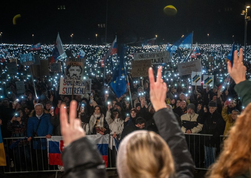 Buna i u Slovačkoj: Traži se ostavka Fica zbog približavanja Rusiji