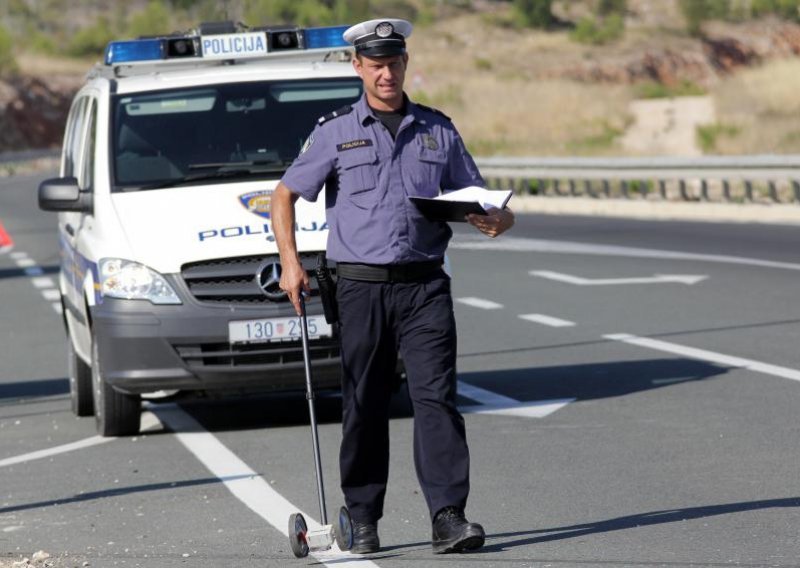 Pješak poginuo u naletu automobila