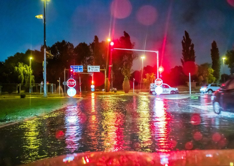 Vrijeme je danas opasno: Prijete obilni pljuskovi i olujni vjetar, vraćaju se minusi i mraz