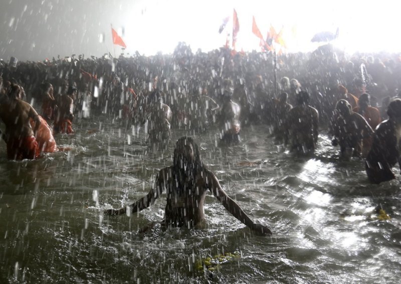 Najmanje 15 mrtvih u stampedu na masovnom hinduističkom hodočašću Kumbh Mela