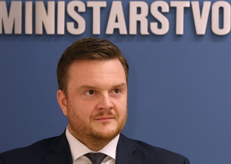 Upozorenje Ministarstva financija: Kruži lažna poruka s ministrom Primorcem, ne nasjedajte