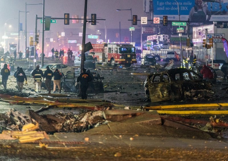 Avion se srušio u blizini šoping centra u Philadelphiji