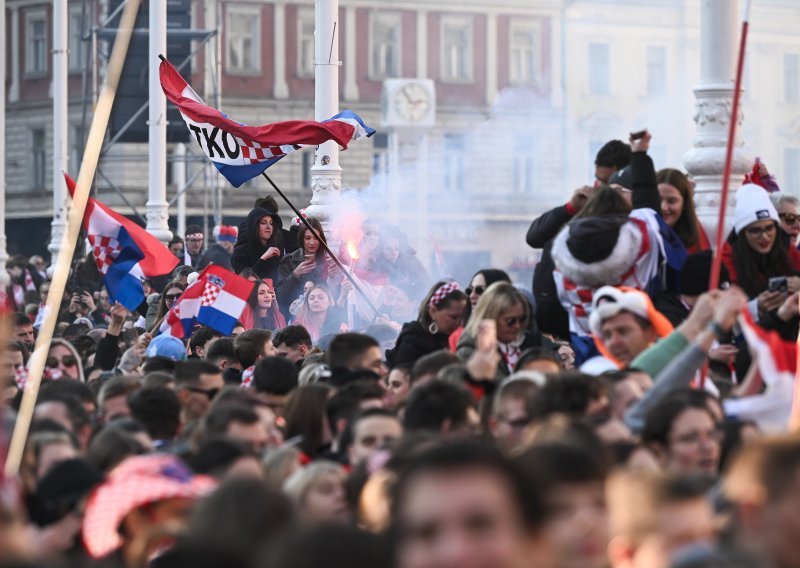 Dok cijela Hrvatska čeka srebrne rukometaše, Srbi pišu o skandalu i tragedijima