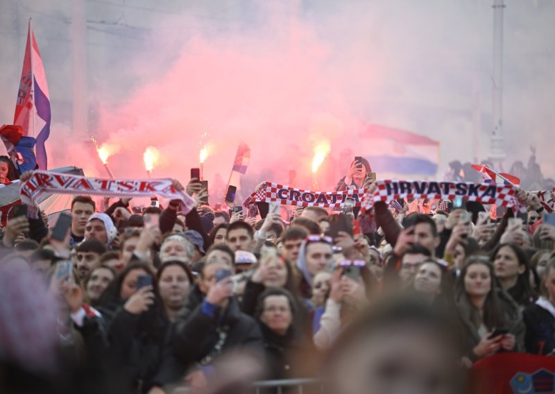 Sigurdsson navijačima: Vi ste potpuni luđaci! Sve vas volim, ali jednog igrača najviše