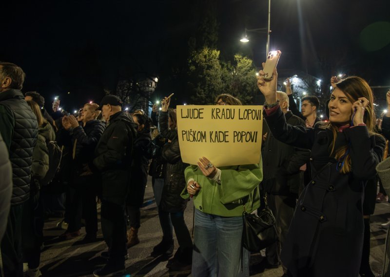 Studenti prosvjeduju i u Crnoj Gori: Blokirali prometnicu ispred zgrade vlade