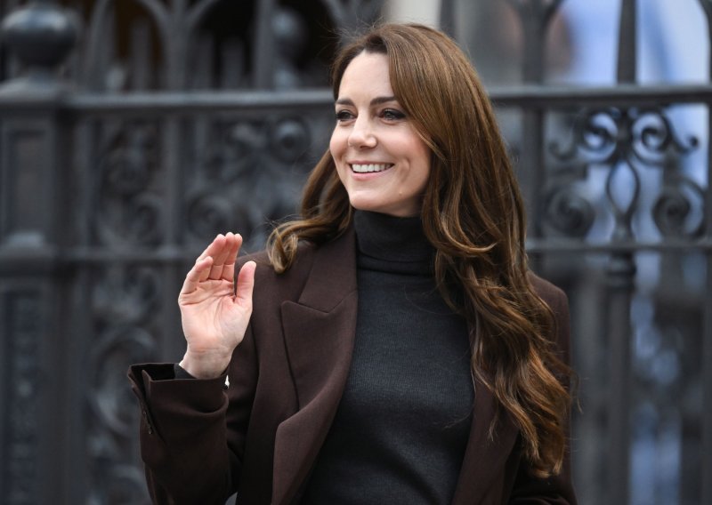 Kate Middleton ponovno snimljena bez zaručničkog prstena, krenula nagađanja