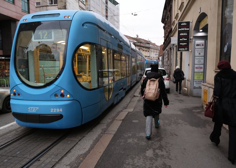 Hodao središtem Zagreba i bez povoda napadao prolaznice, ozlijedio tri ženske osobe