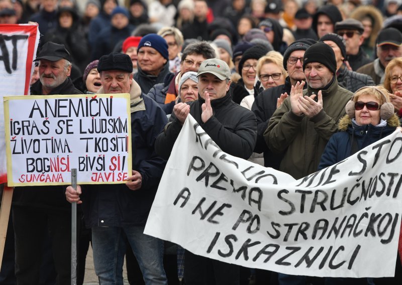 Prosvjed u Čakovcu zbog stanja u bolnici, stigla i Kekin: Traži se smjena ravnatelja