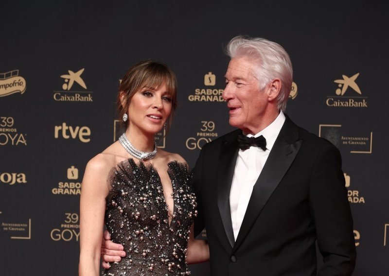 Kako samo Richard Gere gleda u svoju suprugu: Lijepa Španjolka zablistala u raskošnoj haljini