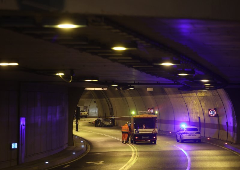 Prometna nesreća na A6 kod tunela Rožman Brdo i Veliki Gložac: Ceste su mokre i sliske