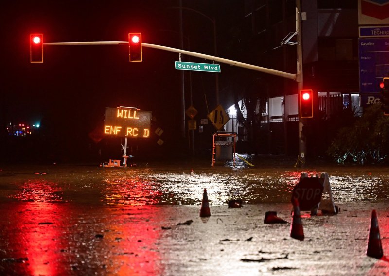 Poplave i odroni pogodili Los Angeles