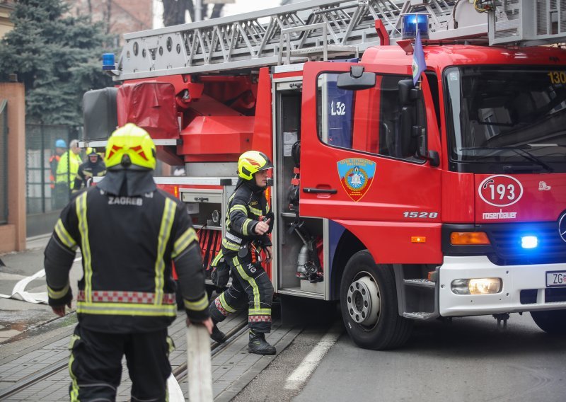 Vatrogasci traže strože kazne: Stigli smo na intervenciju, a jednog od nas su odmah napali