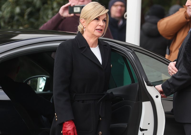 Nikamo bez Vuittonove torbe: Kolinda Grabar Kitarović chic cipele zamijenila je štiklama