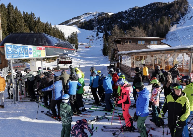 Djevojčica (5) iz Hrvatske skliznula sa žičare u Sloveniji i pala