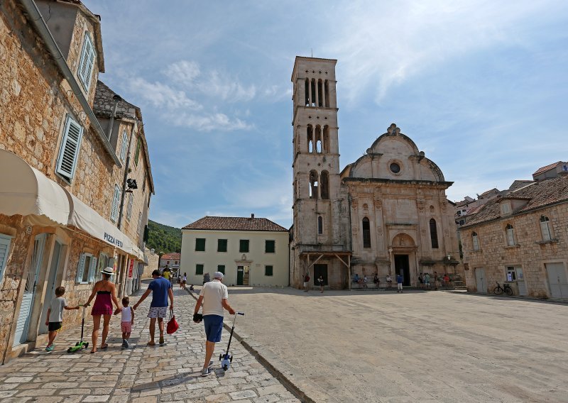 Hvarska biskupija objavila imena dvojice svećenika pedofila: Molimo oprost