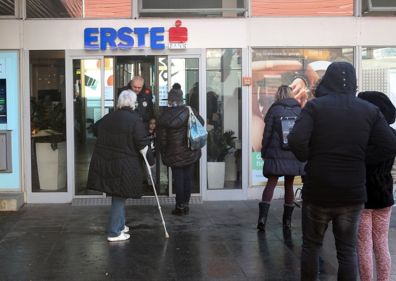 Erste banka: Nećemo dizati naknade