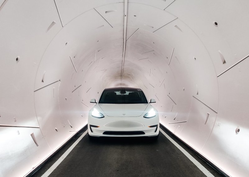 Musk u Dubaiju gradi podzemni tunel; ondje će Tesle 'glumiti vlakove'