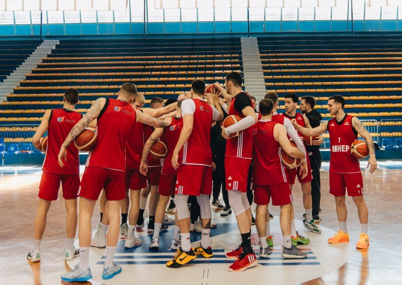 Dan prije utakmice odluke Sesar ostao bez dva važna igrača, a Hezonja se tek priključio