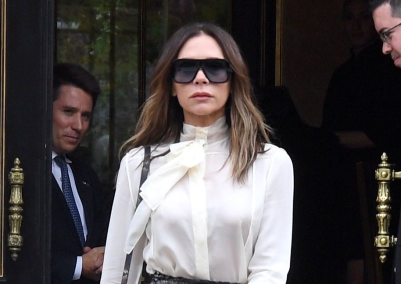 Victoria Beckham pokazala kako nositi minicu i nakon 50-e