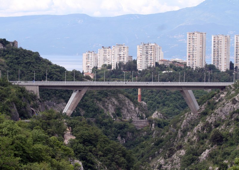 HAK: Zbog prometnih nesreća usporeno na A7 i Jadranskoj magistrali u Splitu