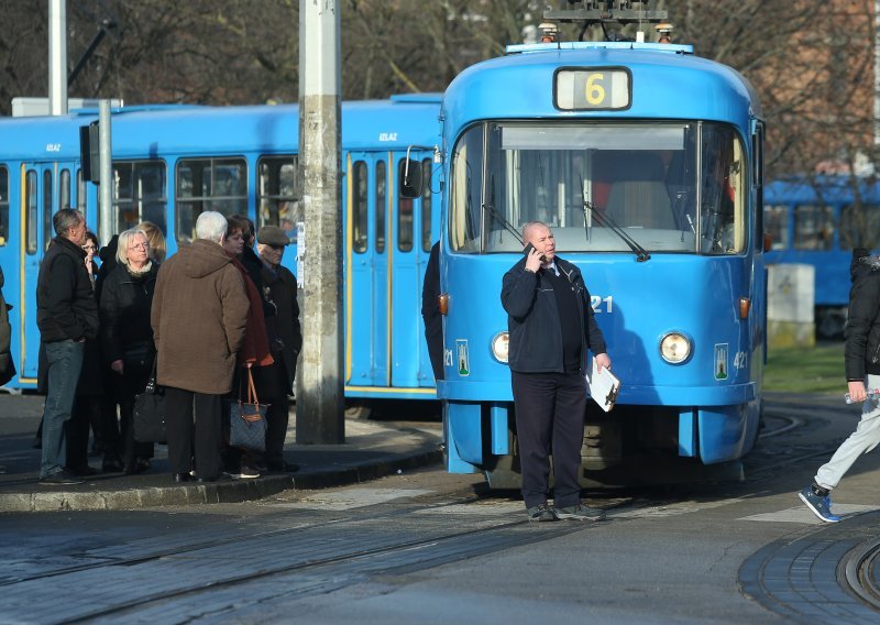 Krš i lom u Zagrebu: Sudarili se tramvaj i cisterna