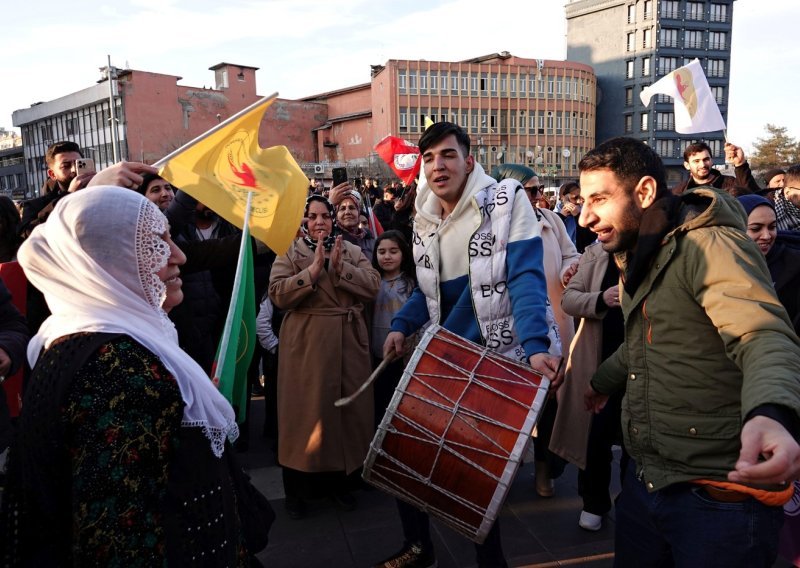 Kurdska paravojska PKK proglasila primirje u 40 godina dugoj borbi protiv Turske