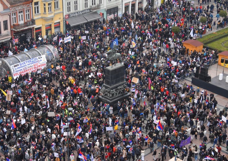 Masovni prosvjed u Srbiji okončan 15-minutnom šutnjom. Mladi najavili novi datum