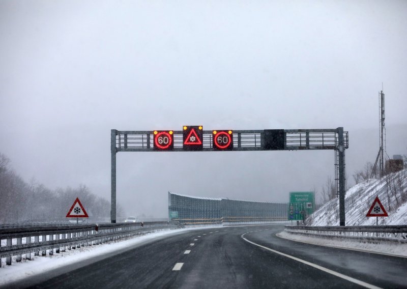 Dio A1 zbog olujnog vjetra otvoren je samo za osobne aute: Problemi i na moru