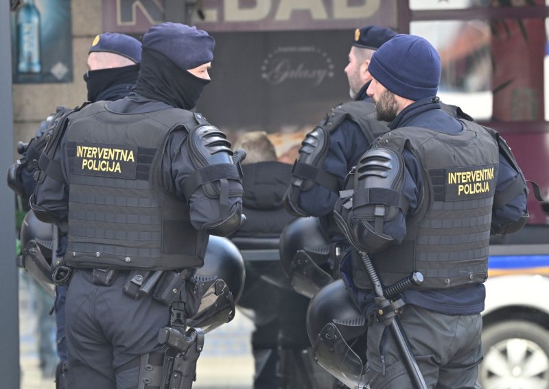 Maksimir pod 'opsadom' interventne policije, helikopteri i dronovi iznad stadiona...