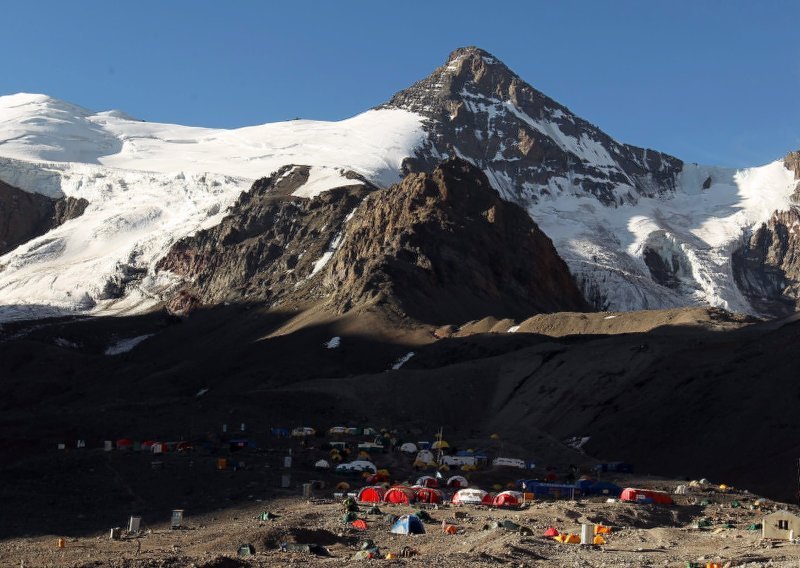 Sve zbog topljenja leda; pronađen ruksak poginulog alpinista prije 40 godina u Argentini