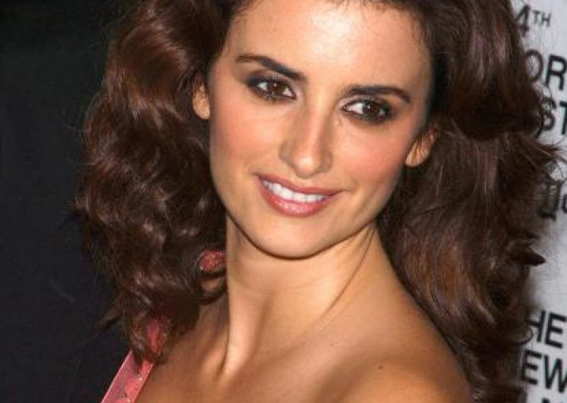 Penelope Cruz zapalila si kosu svjećicama na torti