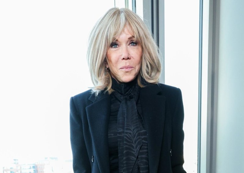 Brigitte Macron zna privući pažnju: Haljina tigrastog uzorka i buntovničke čizme preko koljena