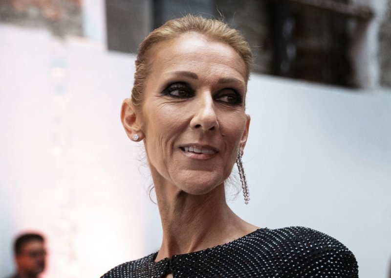 Celine Dion snimljena u opuštenom izlasku: Više se ne zamara sijedima