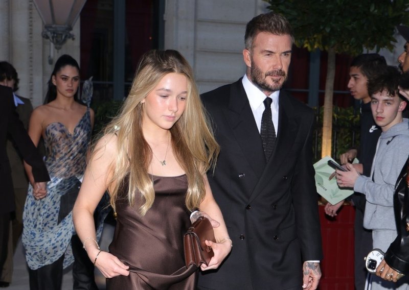 Slavnu mamu podržala u modnom klasiku: Harper Beckham ponovno je privukla pozornost