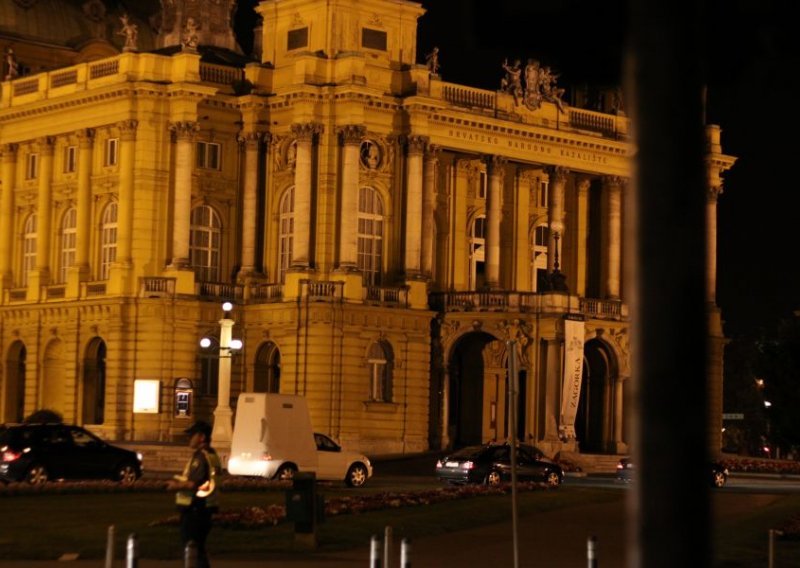 Papamobil pod okriljem noći provezli Zagrebom