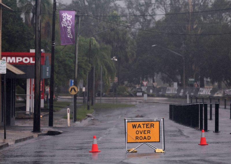 U Australiji 230.000 kućanstava bez struje, i dalje prijete poplave