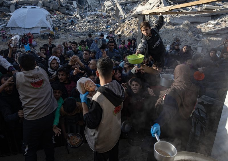 Izrael stopirao humanitarnu pomoć Gazi: Zatvaraju se pekare, prijeti nestašica čiste vode...