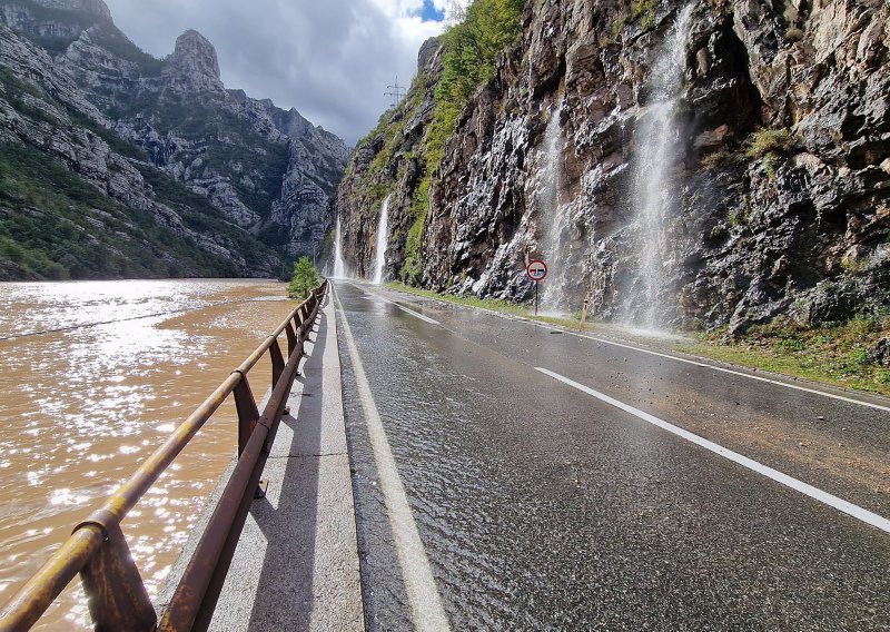 Započela hitna evakuacija naselja u Hercegovini: Počela padati obilna kiša