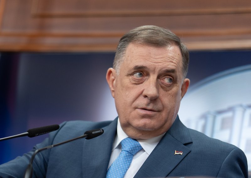 Kriza u BiH: Dodik zatražio potvrdu lojalnosti od Srba koji rade u tijelima vlasti BiH