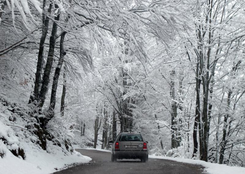 U nedjelju snijeg, 15°C manje i orkanska bura