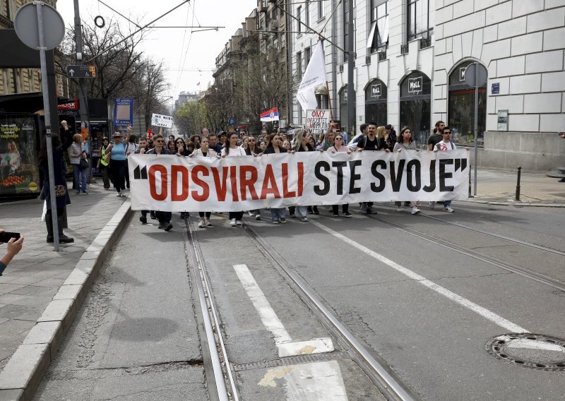 Nepregledne kolone slijevaju se u centar Beograda: Priveden muškarac koji je prijetio bombom