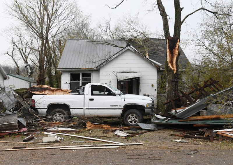 Smrtonosan tornado poharao jug SAD-a i odnio 19 života, 200.000 ljudi bez struje