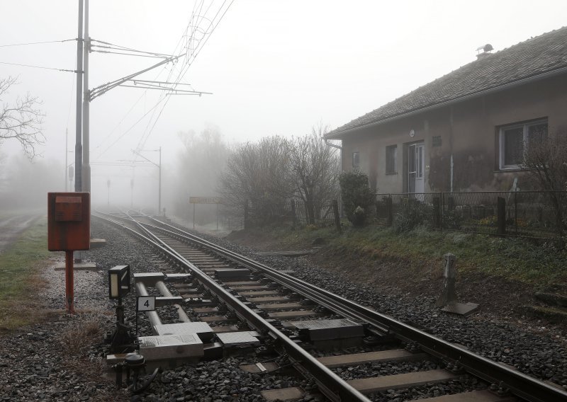 Teretni vlak prošao kroz crveno: 'Strojovođa je javio da mu je otkazala kočnica'