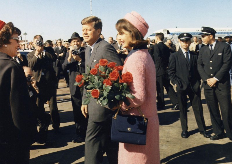 Ružičasto odijelo Jackie Kennedy nitko neće vidjeti do 2103., evo zašto