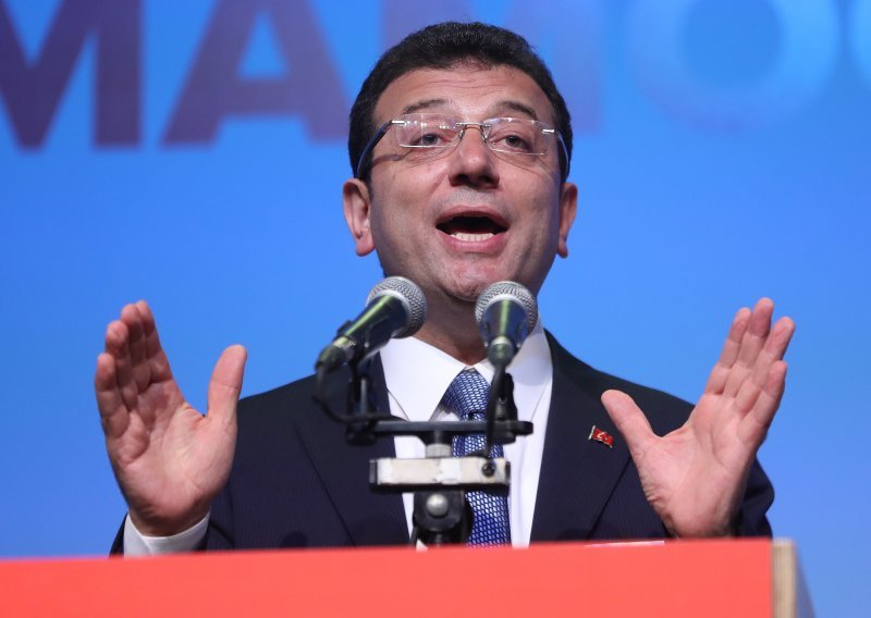 Imamoglu pozvao pristaše da ne gube nadu nakon što mu je određen pritvor