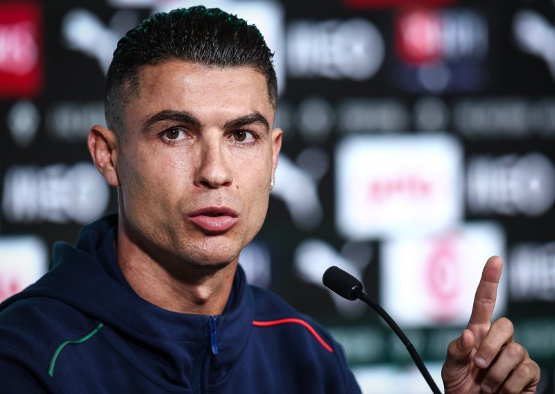 Cristiano Ronaldo je bio strašno ljutit: Gledajte me u oči, a ne u laptop