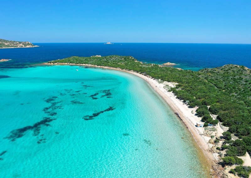 Sardinija je poznata po prekrasnim plažama, ali nema više uživanja na pijesku bez ograničenja