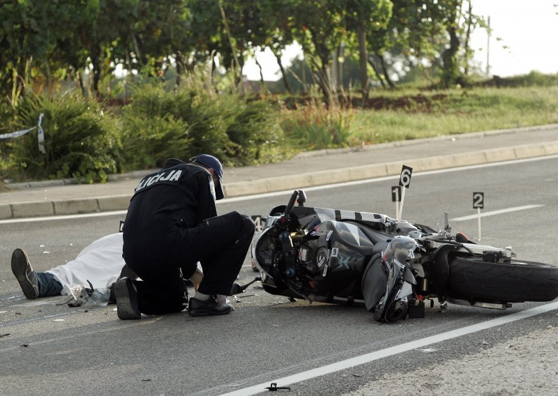 Kod Gospića poginuo motociklist