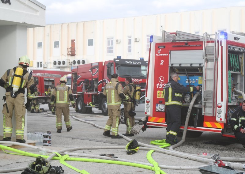 Požar na kamionu u Splitu ugasilo devet vatrogasaca