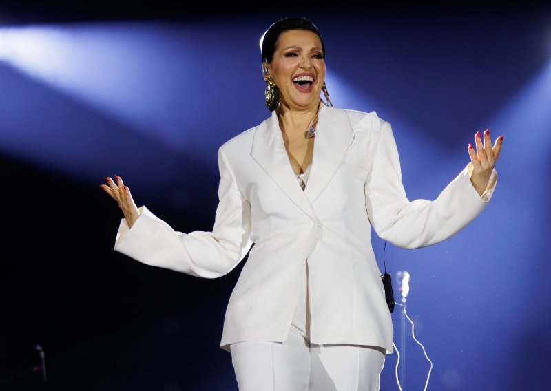 Ni Nina Badrić nije odoljela ovoj hit u kombinaciji sa Zarinim potpisom